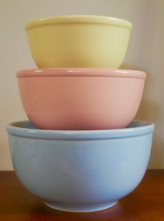 Set Of 3 Vintage Luray Nesting Mixing Bowls.  Blue,  Pink,  Yellow