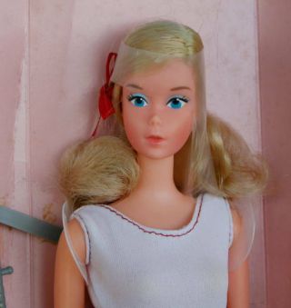 Vintage 1974 MOVING BARBIE doll in worn open box Mod TNT face 2
