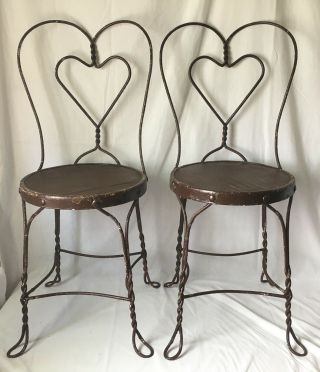 Set Of 2 Vintage Ice Cream Parlor Chairs Wrought Iron Twisted Heart Back Chippy