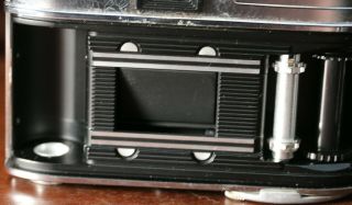 Vintage Kodak Retina Reflex III 35MM Camera & Leather Hard Case 11