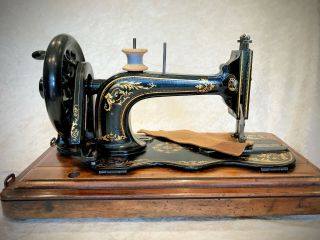 ANTIQUE VINTAGE HAND CRANK SINGER FAMILY FIDDLEBASE SEWING MACHINE 1887 WOW 2