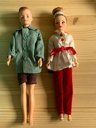 Vintage 1962 Uneeda Miss Suzette Fashion Doll with case and outfits 4