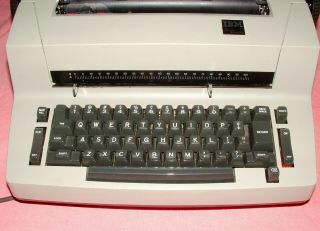 VINTAGE 1982 IBM SELECTRIC PERSONAL TYPEWRITER w BOOKLET 3