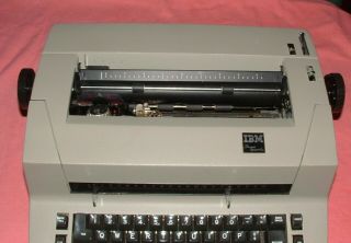 VINTAGE 1982 IBM SELECTRIC PERSONAL TYPEWRITER w BOOKLET 4