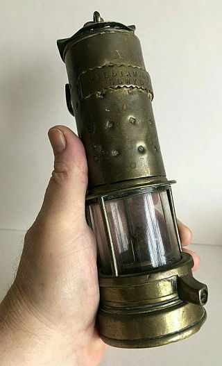 A VINTAGE MINERS LAMP.  WILLIAM.  LEWIS.  LLWYDCOED.  LAMP IS IN 2
