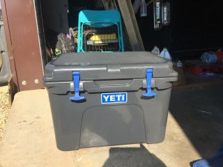 Yeti Tundra 35 Charcoal Cooler (limited Edition) Rare Blue Latch’s And Decal