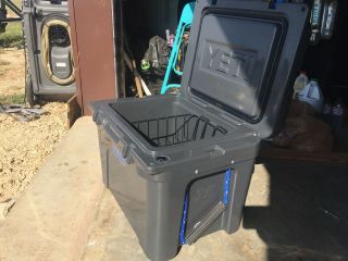 Yeti Tundra 35 CHARCOAL Cooler (Limited Edition) RARE Blue Latch’s And Decal 3