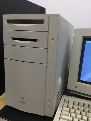 Vintage Macintosh Quadra 800 Desktop,  Color Display,  Mouse and Keyboard 3