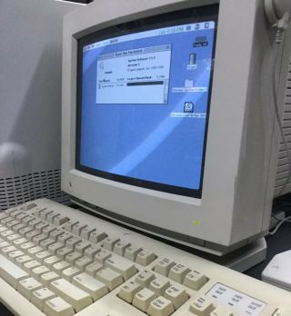 Vintage Macintosh Quadra 800 Desktop,  Color Display,  Mouse and Keyboard 4