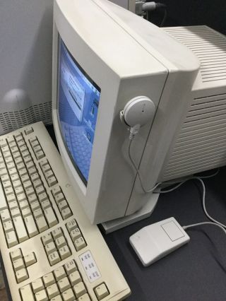 Vintage Macintosh Quadra 800 Desktop,  Color Display,  Mouse and Keyboard 5