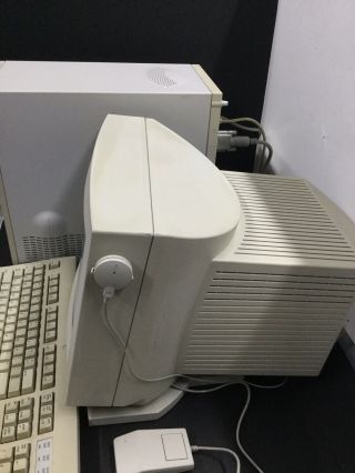 Vintage Macintosh Quadra 800 Desktop,  Color Display,  Mouse and Keyboard 9