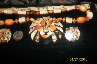 Vintage Lee Sands Lion Apple Coral And Tigar Sponge Lion Head Necklace Earrings
