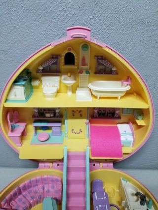 1992 Vintage Bluebird Lucy Locket Large Polly Pocket Play Case with 4