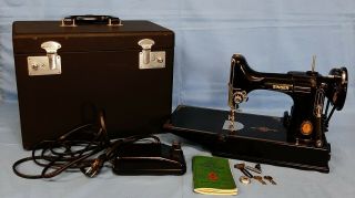 Vtg Singer Featherweight Model 221 - 1 Sewing Machine W/case - 1951 Ako79123