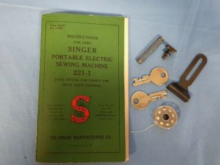 Vtg Singer Featherweight Model 221 - 1 Sewing Machine W/Case - 1951 AKO79123 6