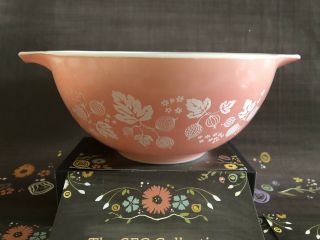 Pyrex Cinderella Mixing Bowl Pink Gooseberry 1.  5 Quart 442,  Vintage Euc