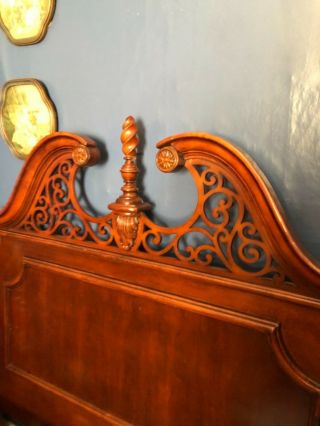 Elegant Queen Size Mahogany 4 Poster Bed with Ball and Claw Feet 7