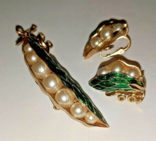 Vtg Crown Trifari Peas In A Pod Brooch & Clip Earring Set Faux Pearls Gold Tone