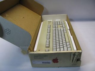 Vintage Apple Extended Keyboard II M0312 w/Box 2