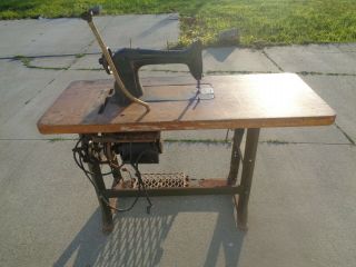VINTAGE 1930 ' S SINGER INDUSTRIAL SEWING MACHINE MODEL 31 - 15 WITH TABLE AND MOTOR 3