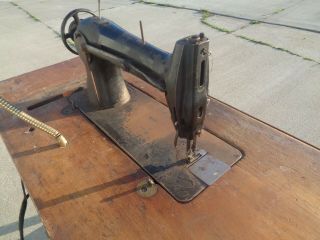 VINTAGE 1930 ' S SINGER INDUSTRIAL SEWING MACHINE MODEL 31 - 15 WITH TABLE AND MOTOR 8