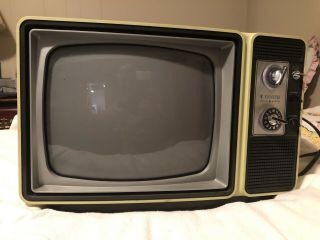 Vintage Zenith 11” Portable Black/white Tv 1978 Antenna Handle Retro