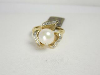 Elegant Estate Vintage Pearl " Flower " Cocktail Ring 14kt Gold
