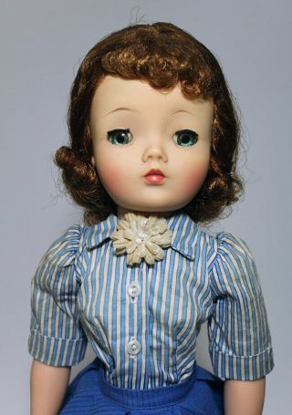 Vintage 1950s Madame Alexander Cissy Doll With Outfit - Doll