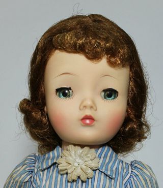 Vintage 1950s Madame Alexander Cissy Doll with outfit - doll 2