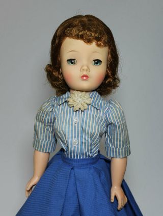 Vintage 1950s Madame Alexander Cissy Doll with outfit - doll 4