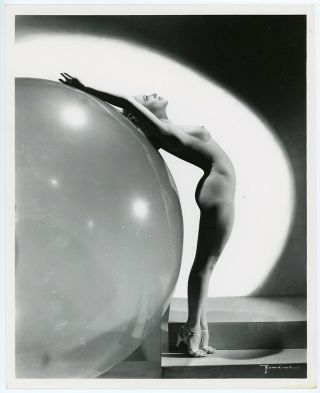 Art Deco Nude Burlesque Dancer With Large Balloon Vintage 1930s/1940s Photograph