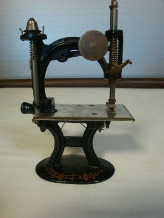 1900 ' s F & W Liberty Childs Sewing Machine Enameled Cast Iron 4