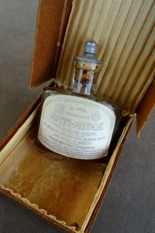 SCARCE 1920 ' HARDY BROS ALNWICK ENGLAND GLASS ANTI - MIDGE BOTTLE 3
