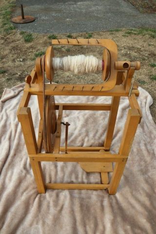 Vintage Castle Yarn Spinning Wheel/spinner