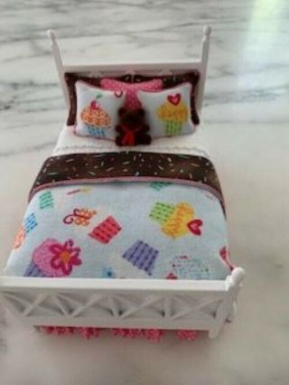 Doll House Miniature Furniture Wood Bed W/mattress Bed Spread Pillows And Bear