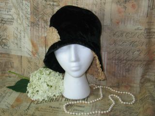 Antique Flapper Hat Vintage 1920 - 30s Cloche Gatsby - Black Velvet Lace - Chandler Ha