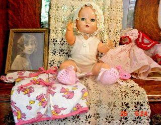 Vtg.  1950s 12 " Betsy Wetsy Baby Doll Hard Plastic/vinyl Molded Hair Ideal,  Gown