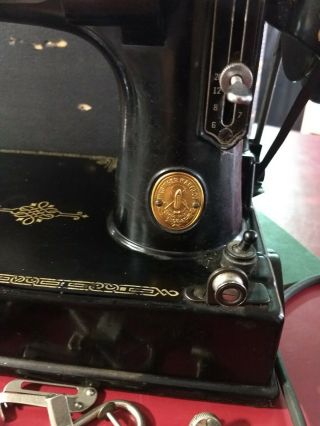 Singer 221 Featherweight Vintage Sewing Machine W/ Case and Access. 2