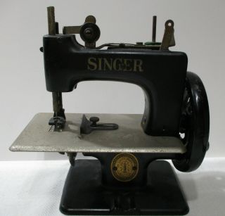 Vintage Singer Model 20 Sewhandy Child Sewing Machine Toy