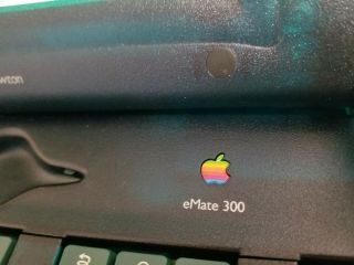 Vintage Apple Newton eMate 300 Laptop with box 1997 10