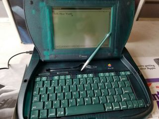 Vintage Apple Newton eMate 300 Laptop with box 1997 9
