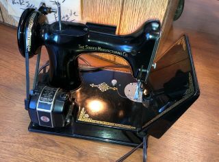 1950 VTG Singer Featherweight 221 Sewing Machine Case Pedal AJ583052 4