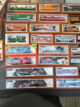 Vintage Tyco Ho Train Cars With Boxes And 4 Engines