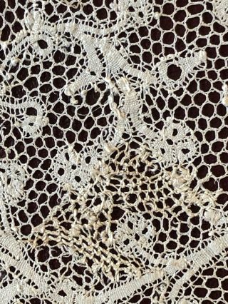 Long Late 17th C.  Flemish bobbin lace deep furnishing flounce COLLECTOR 3