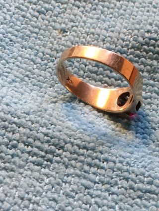 Vintage 10k yellow gold ring with red center stone. 3