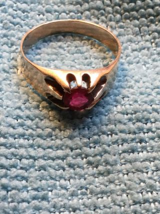 Vintage 10k yellow gold ring with red center stone. 4
