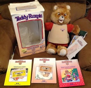 Vintage WOW 1985 TEDDY RUXPIN Bear w/ Box Books Cassette Tapes 7