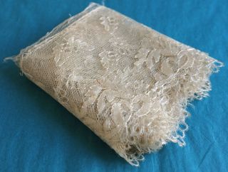 330 cms antique delicate Blonde silk lace border 2