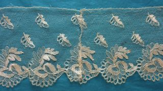 330 cms antique delicate Blonde silk lace border 4