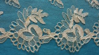 330 cms antique delicate Blonde silk lace border 6